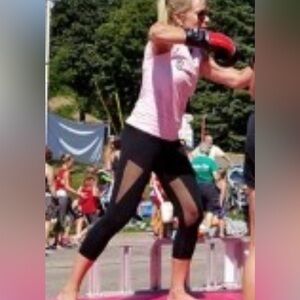 59 mesh insert paneled black Capri leggings, sz. Small